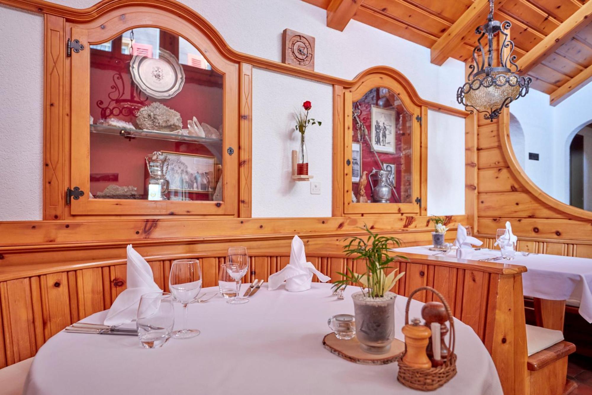 Hotel Alpenblick Zeneggen Eksteriør bilde