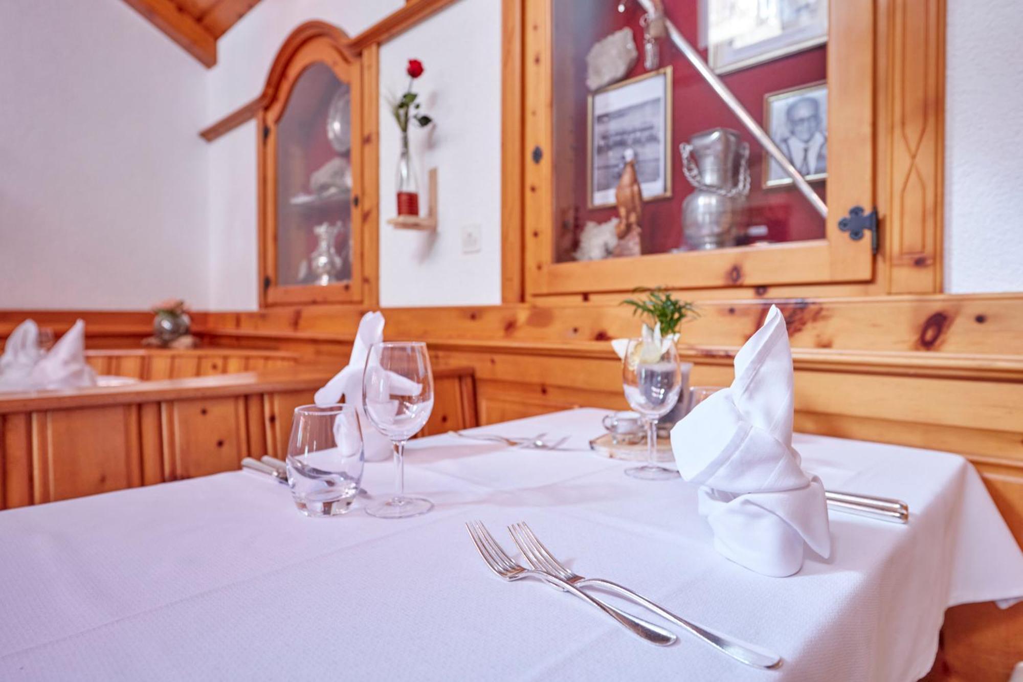 Hotel Alpenblick Zeneggen Eksteriør bilde
